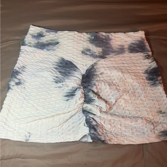 Biker shorts scrunched material. - Picture 6 of 6